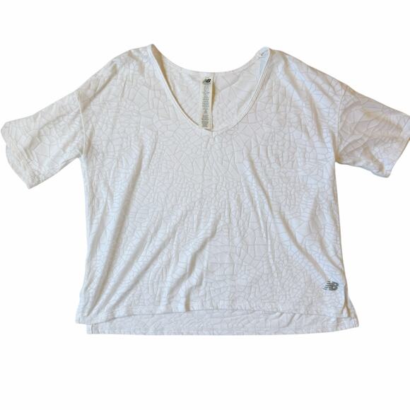 New Balance White Workout Short Sleeve T-shirt Geometric Patterns Women's Medium - Picture 1 of 5